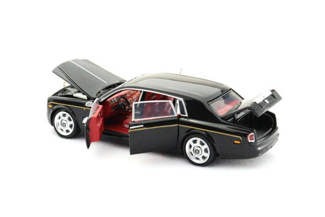 Thumbnail: ROLLS ROYCE PHANTOM 7TH GENERATION BLACK KIRSCH PREMIERE SILVER 1/64 BY DCM
