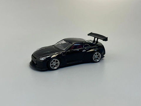 NISSAN SKYLINE GT-R R35 PANDEM BLACK 1/64 SCALE DIECAST CAR MODEL