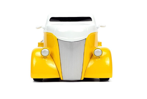 1947 FORD COE FLATBED TOW TRUCK WITH YELLOW M & M FIGURE 1/24