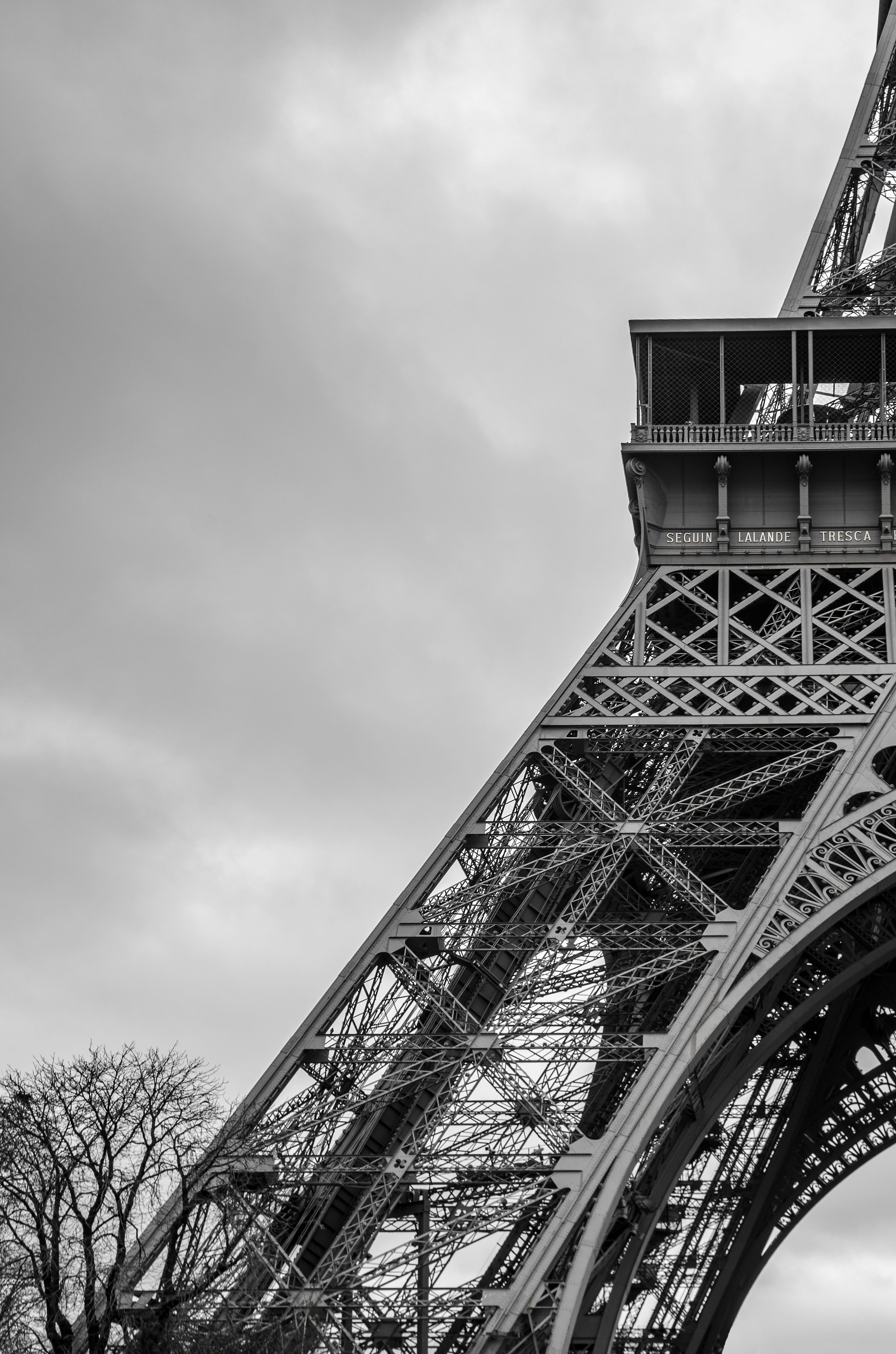 Pilar Tour Effield, Paris