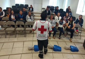 Imparten capacitación sobre primeros auxilios a personal de PGJE