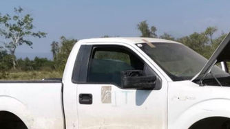 Asegura Policía Michoacán un vehículo con reporte de robo, en Apatzingán