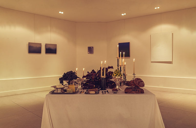 Main buffet table surrounded by contemporary art – elegant scenographic composition