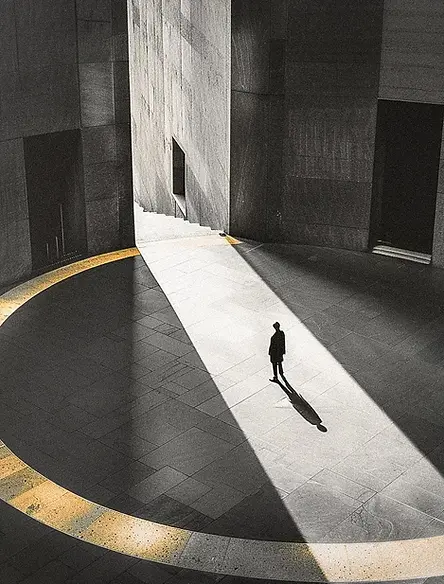 Architectural circle with solitary figure in light – symbol of leadership clarity by Menity.