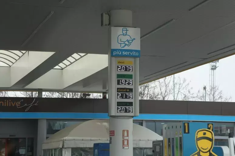 Carburanti, in Campania i rincari più alti d’Italia per la benzina self service