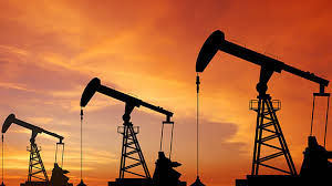 Petrolio oltre i 105 dollari: balzo dopo le dichiarazioni di Trump sull’Iran