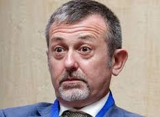 Cene e rapporti tra giustizia e politica: il caso Delmastro e le frequentazioni nel ristorante dell’imprenditore coinvolto