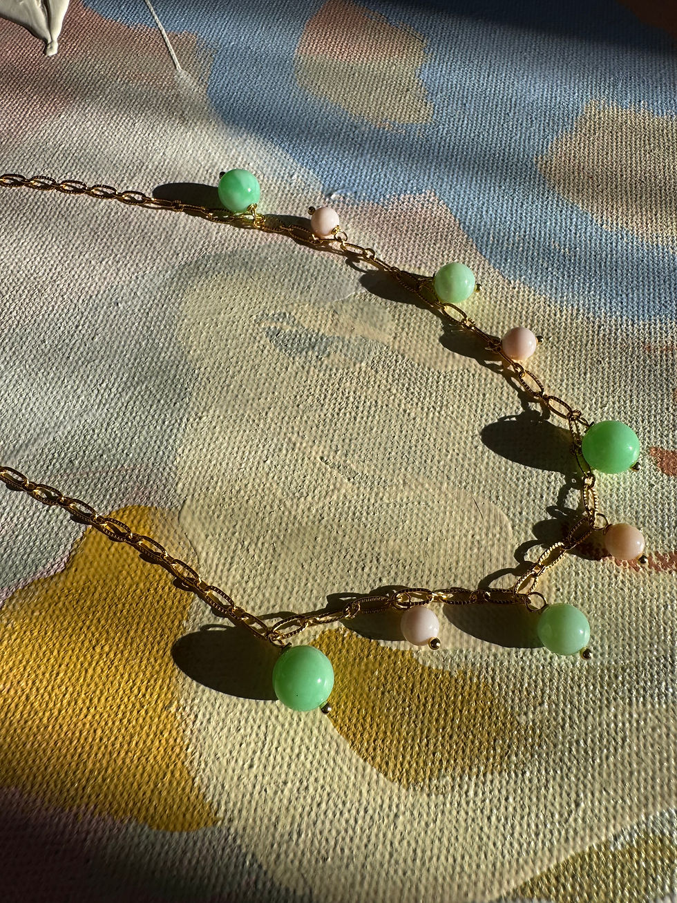 Kette mit grünem und rosa Opal