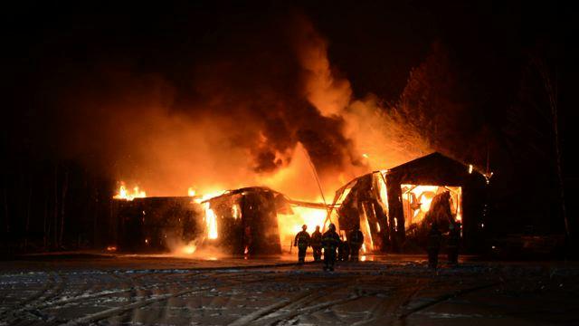 Un incendie détruit un garage