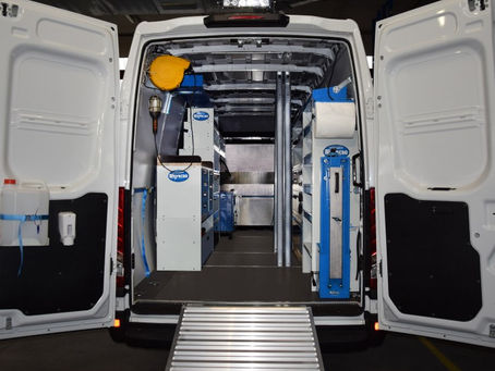 Noleggiare un furgone con allestimento per la tua attività.