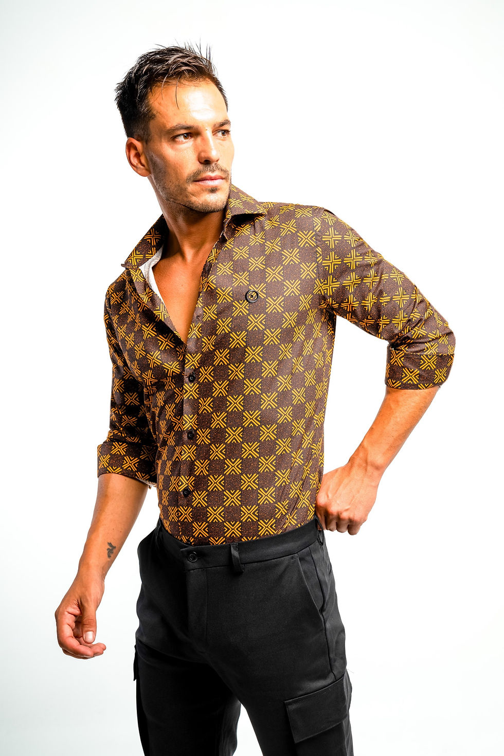 Thumbnail: Camisa Estampada Negra y Naranja Akron