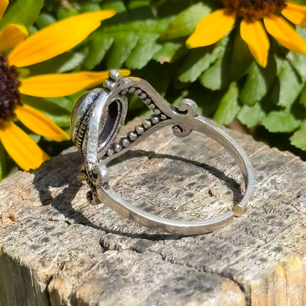 Thumbnail: Amethyst Eye Ring