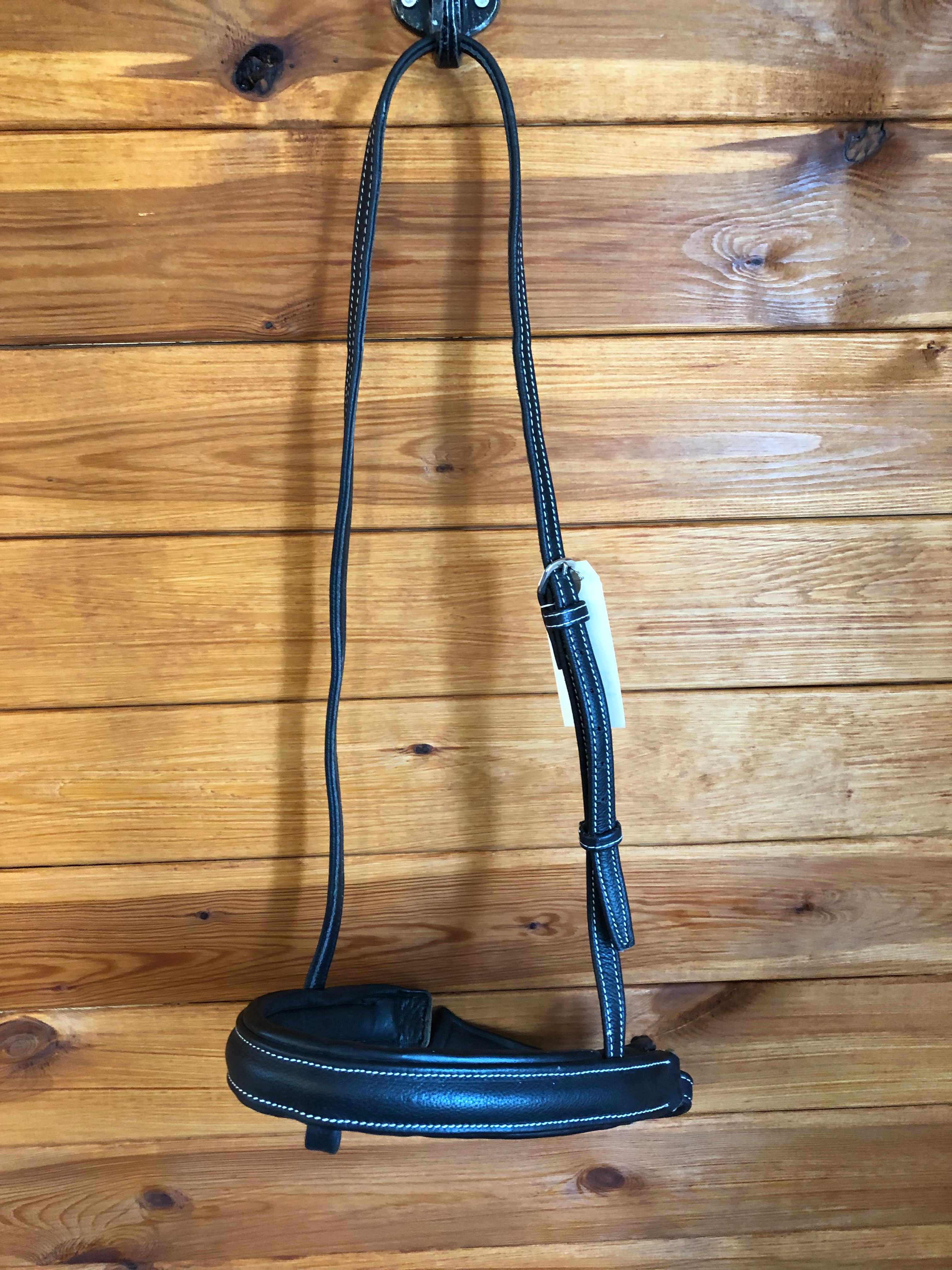 Næsebånd, sort med hvide syninger, str. full