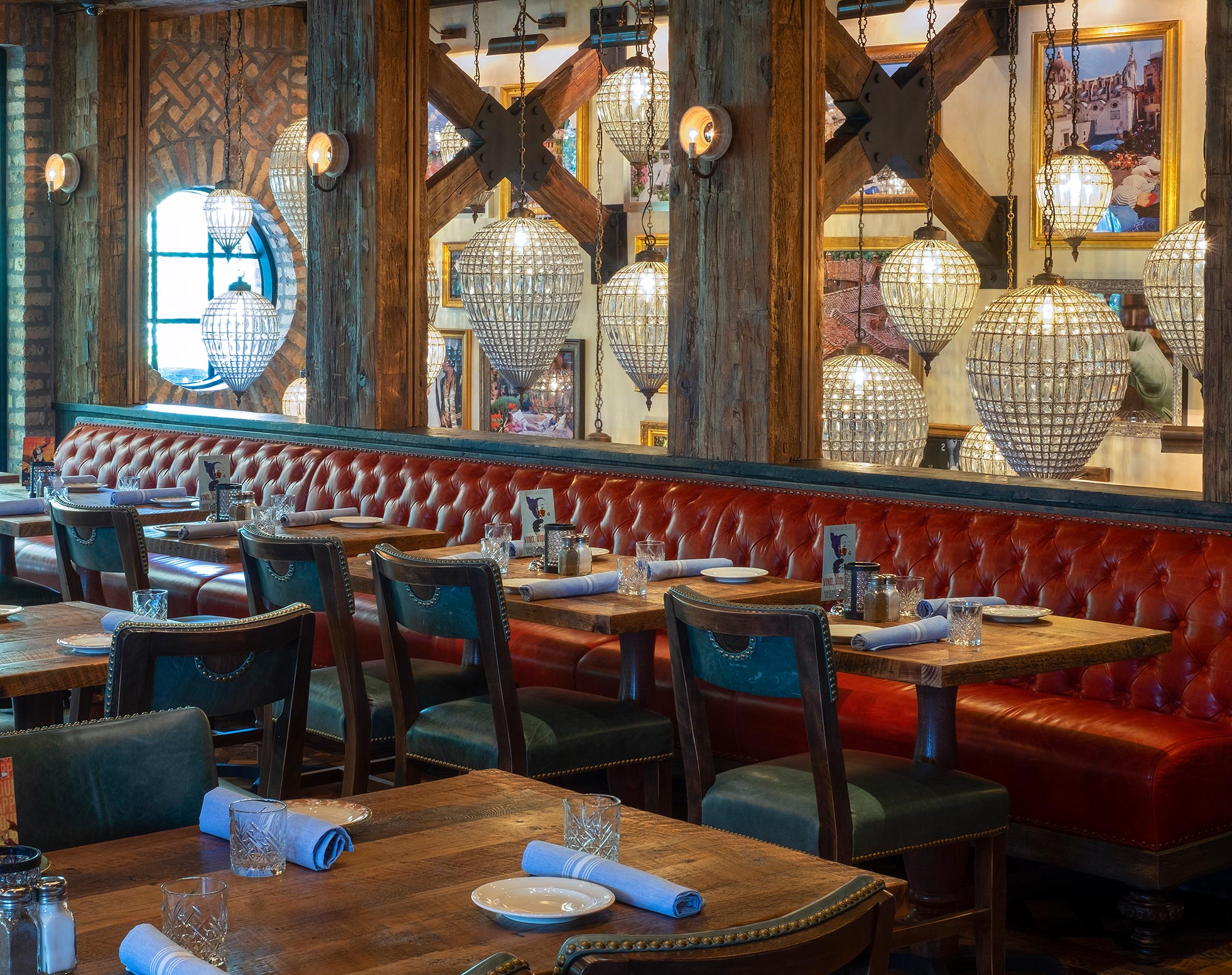 Dining room interior of Elisabetta's Ristorante in West Palm Beach