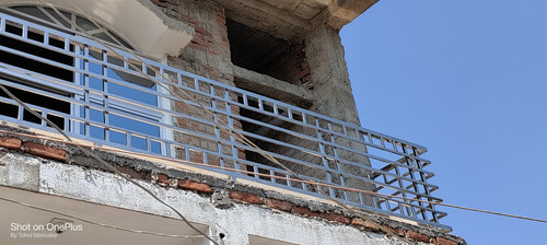 SS304 Square Pipe Terrace Railings, Railing design, House front Chat ...