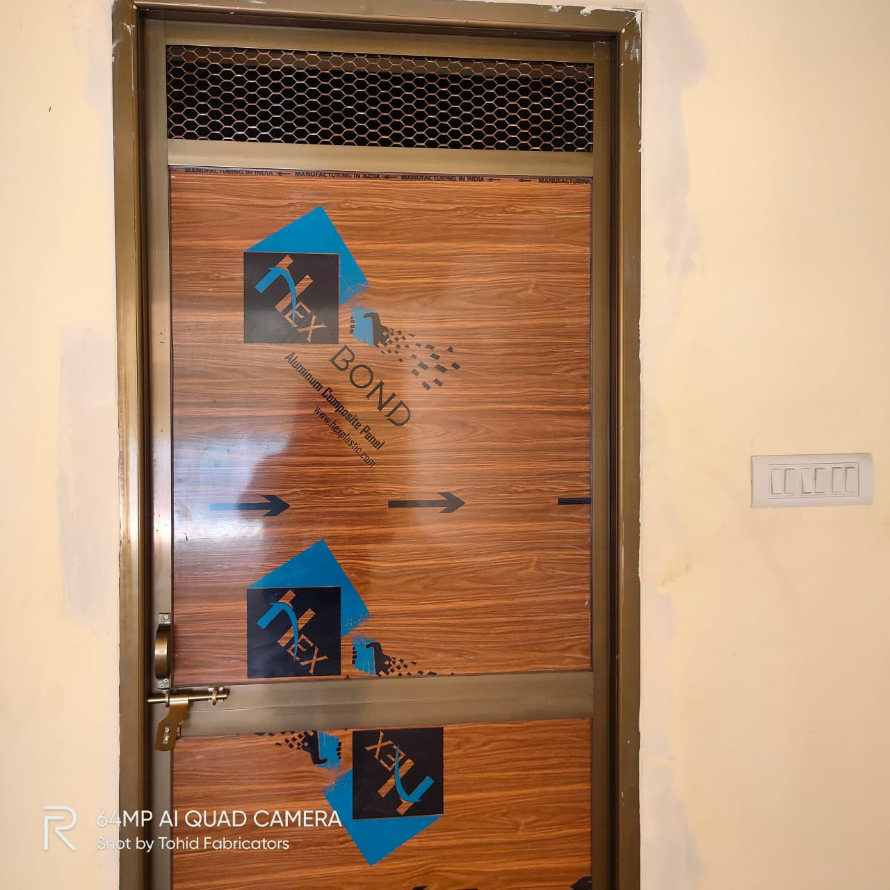 6.5×2.5 Aluminum bathroom door | FabricatorIndia