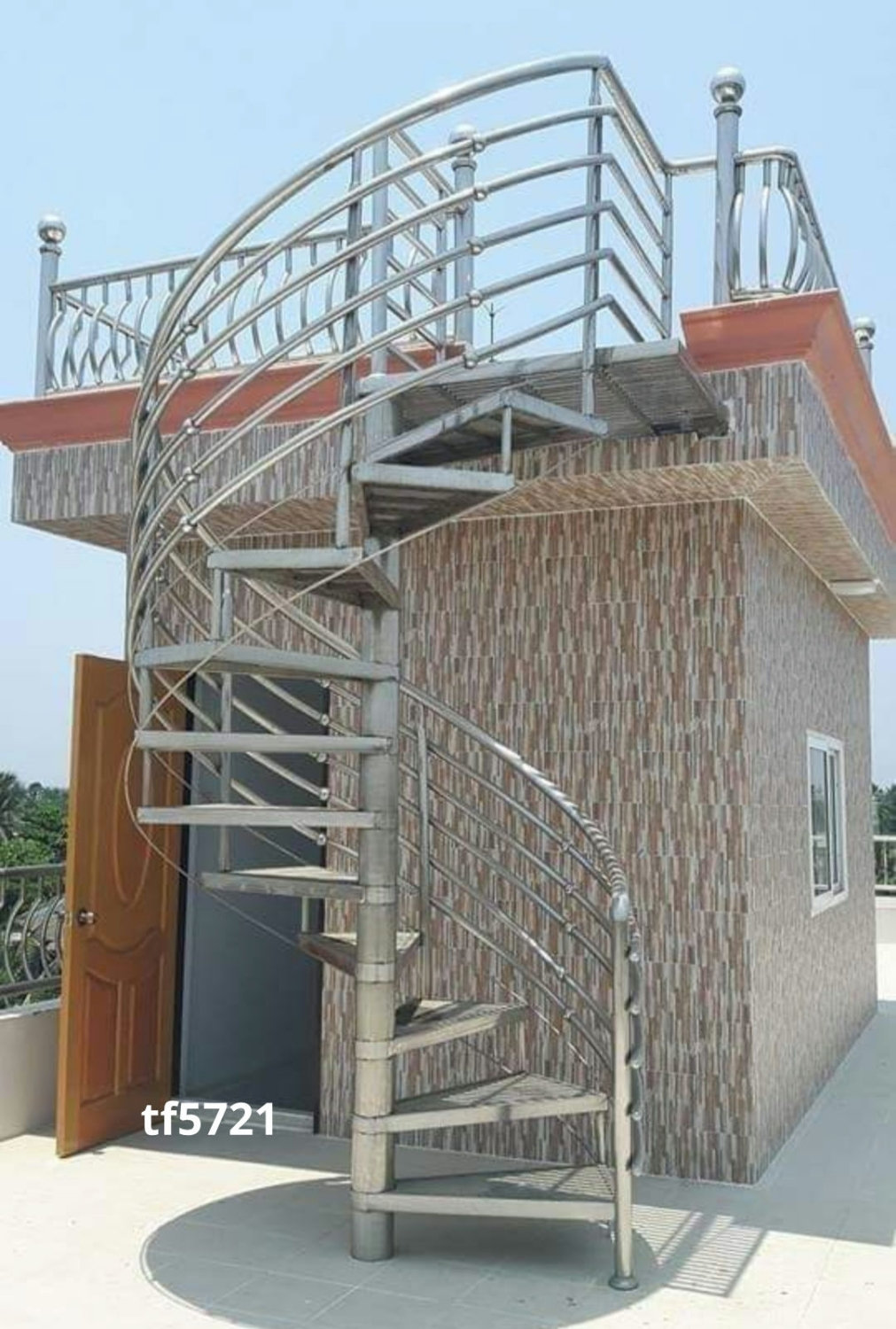 Spiral stairs design in India, Outdoor round staircase with railing