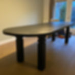 tafel oval en ronde poten Panda Wood