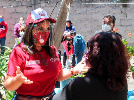 NORMA LAYÓN ENCABEZA ENTREGA DE DESPENSAS EN EL MORAL