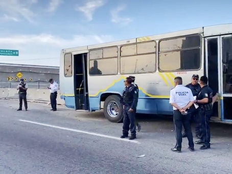 ATIENDE PROTECCIÓN CIVIL Y POLICÍA DE HUAMANTLA INCIDENTE VIAL EN LA ENTRADA PONIENTE DEL MUNICIPIO