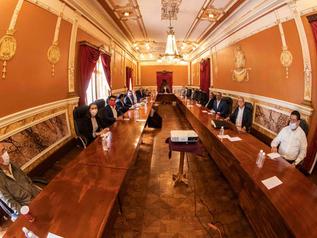 MARCO MENA SE REÚNE CON DIRIGENTES DE
PARTIDOS POLÍTICOS EN TLAXCALA