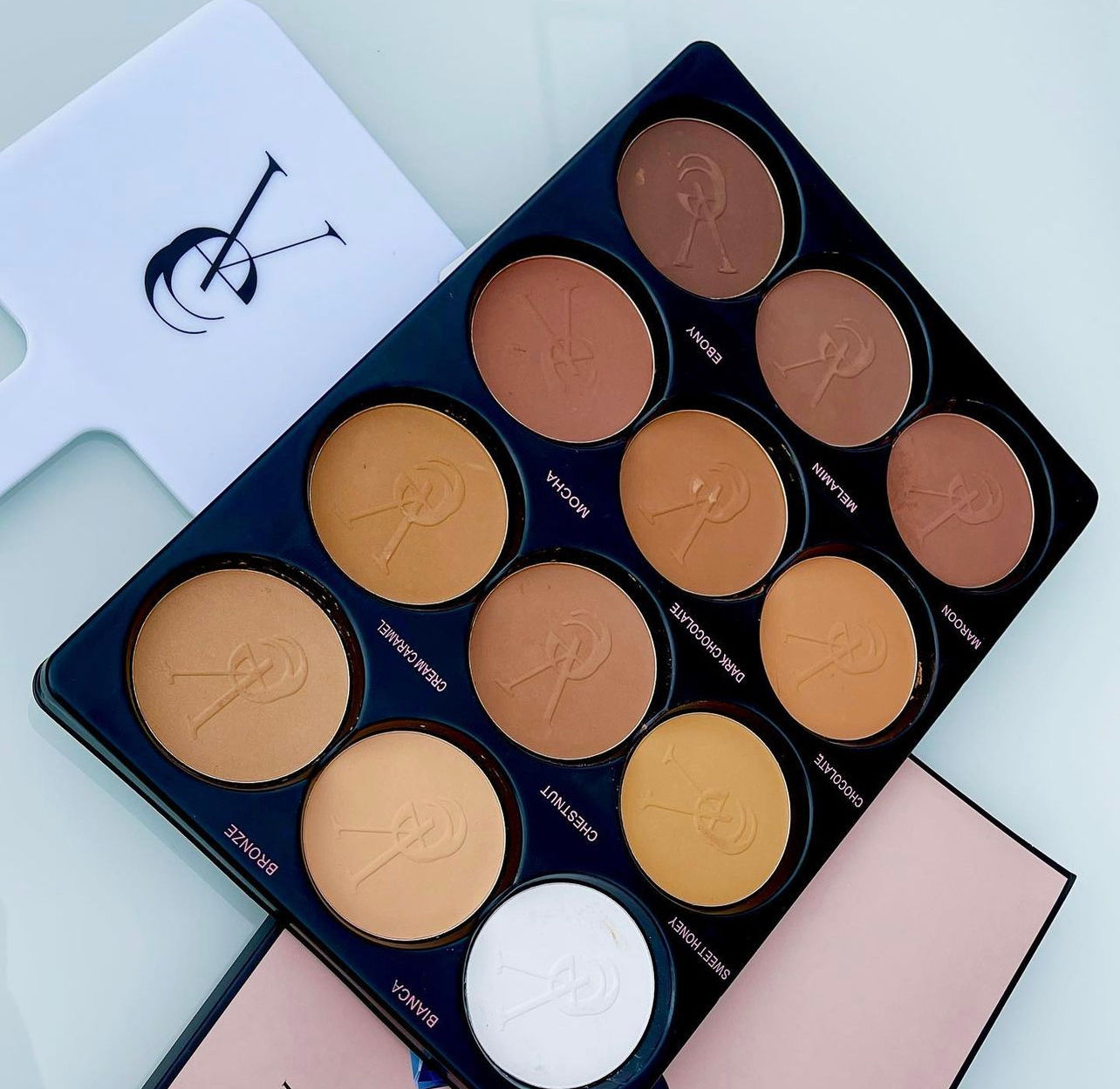 Vee Beauty powder palette