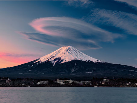 The Dance of the Lenticular Cloud: OU LI CHENG Captures a Rare Moment Above Mount Fuji