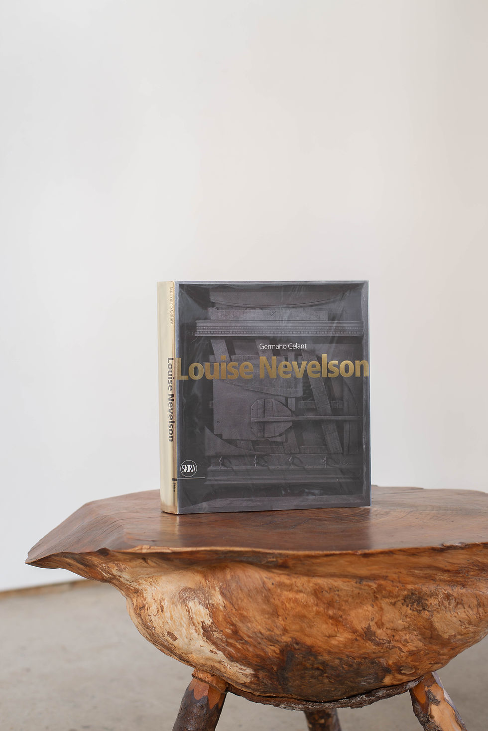 A complete monograph dedicated to Nevelson, one of the most important American artists of the twentieth century. This rare fi