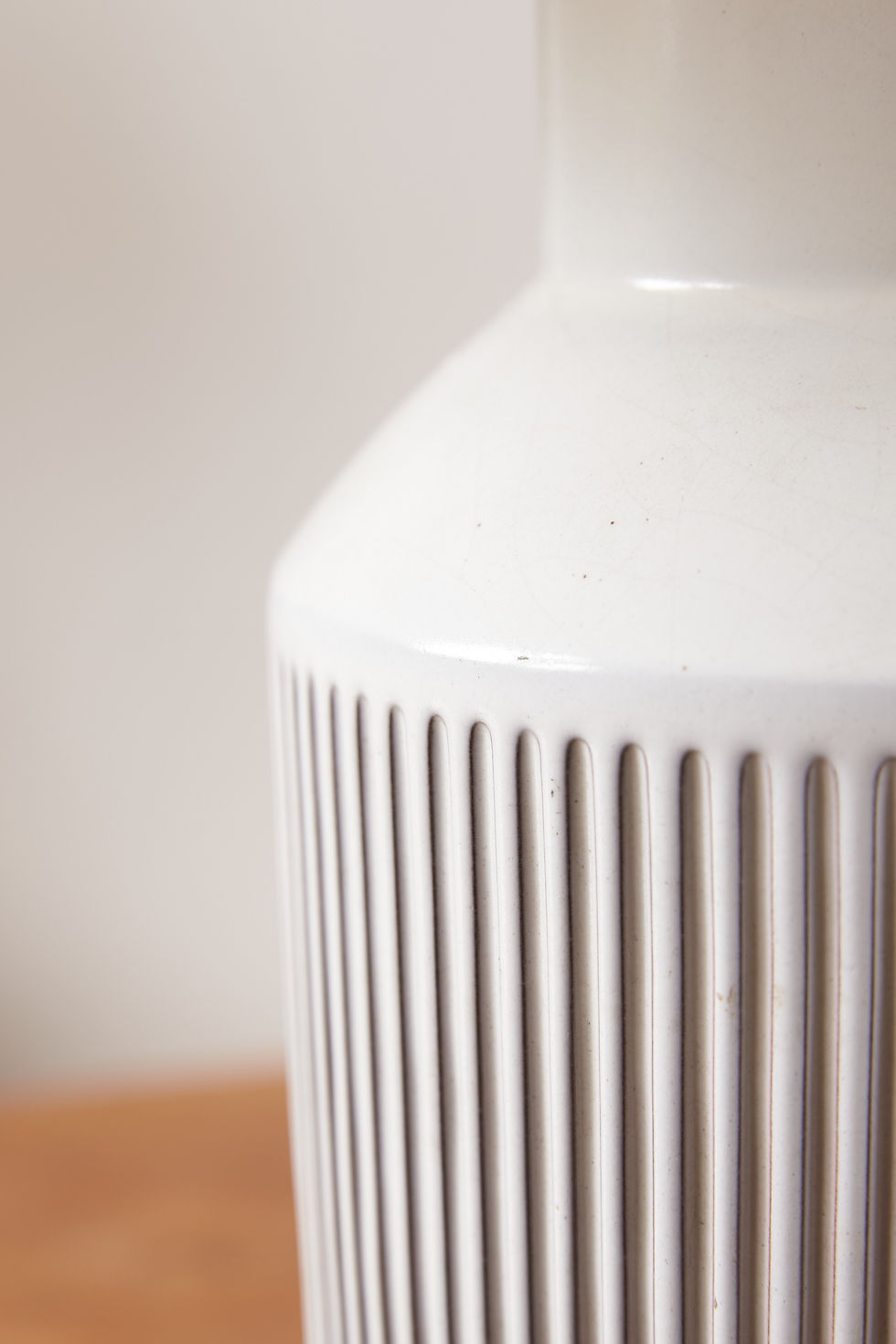 Thumbnail: pair of generously sized chalk-white Swiss ceramic table lamps from the 1960s with a ribbed white glazed base and brass fini