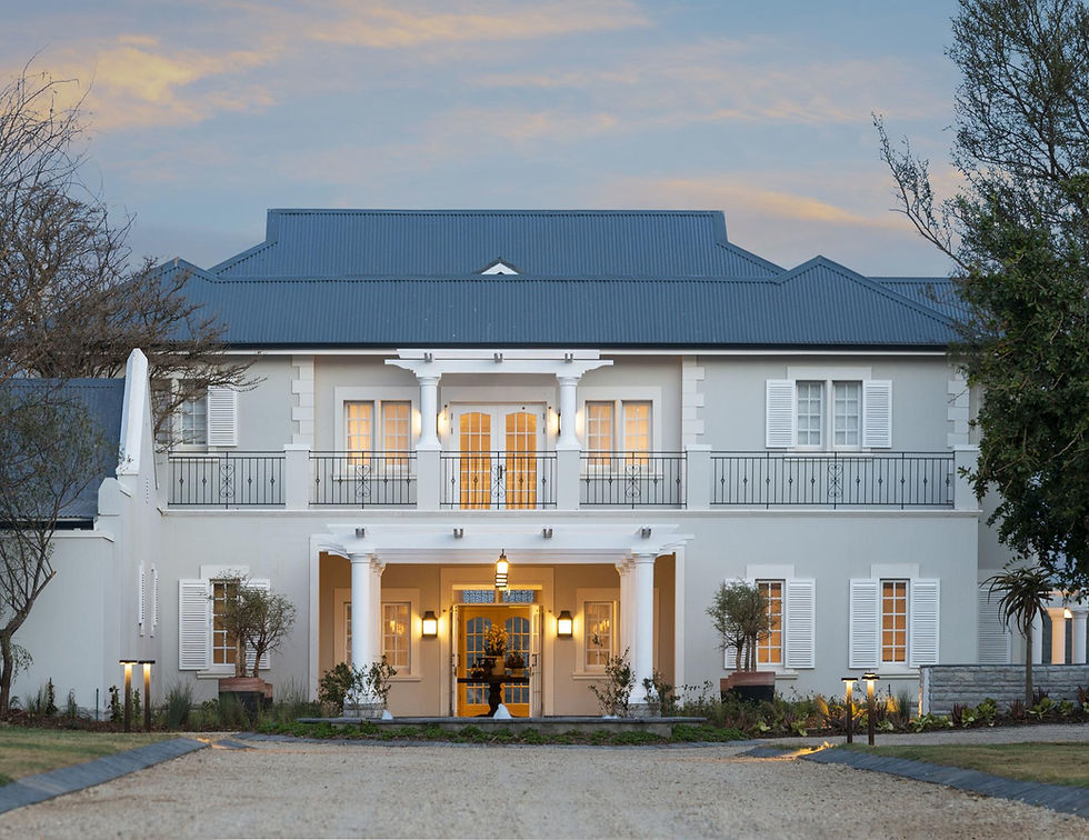 Long Lee Manor Shamwari front of house with lights on