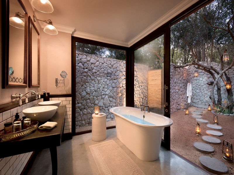 South-Africa-Ngala-Safari-Lodge-cottage-bathroom-outdoor-shower _1_-Low-Resolution-Width=3.jpg