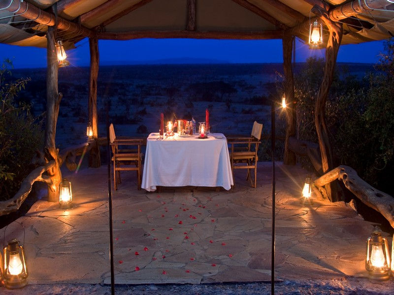 Saruni-Basecamp-Saruni-Eagle-View-Dining-06.jpg
