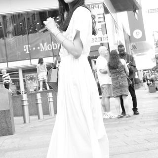 a woman in Times Square, portrait or art photography photographed by NYC photographer Askao Imamura