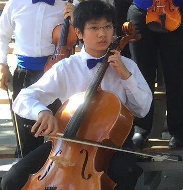 Alan Hu playing his cello