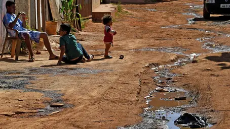 Falta de saneamento básico expõe crianças a doenças evitáveis no Ceará