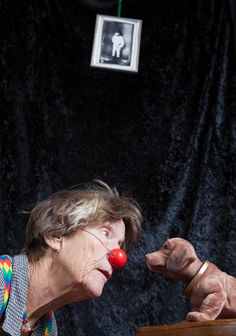 Wenn-die-Clownin-Trauer-traegt-scaled.jpeg