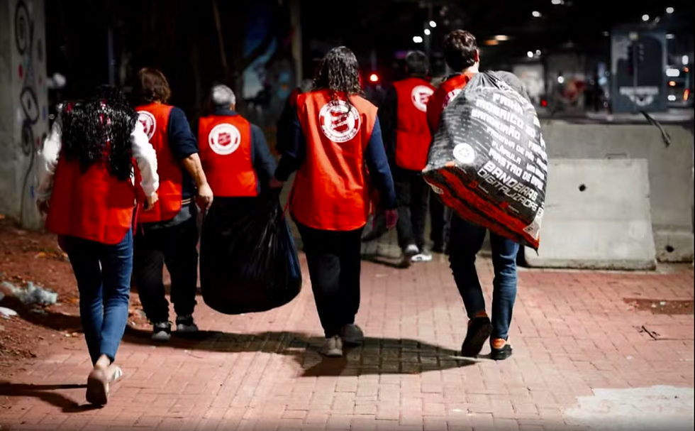 Distribuição de kits de inverno na Liberdade