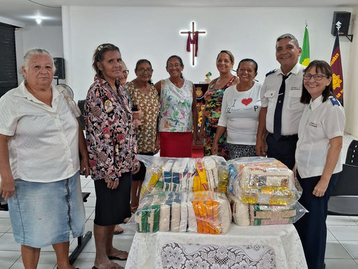 Corpo de Natal distribui alimentos para famílias da comunidade