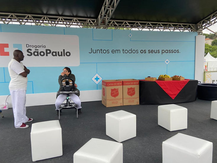 Caixa do Bem na stand da Drogaria São Paulo