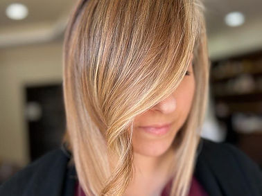 modella in salone capelli