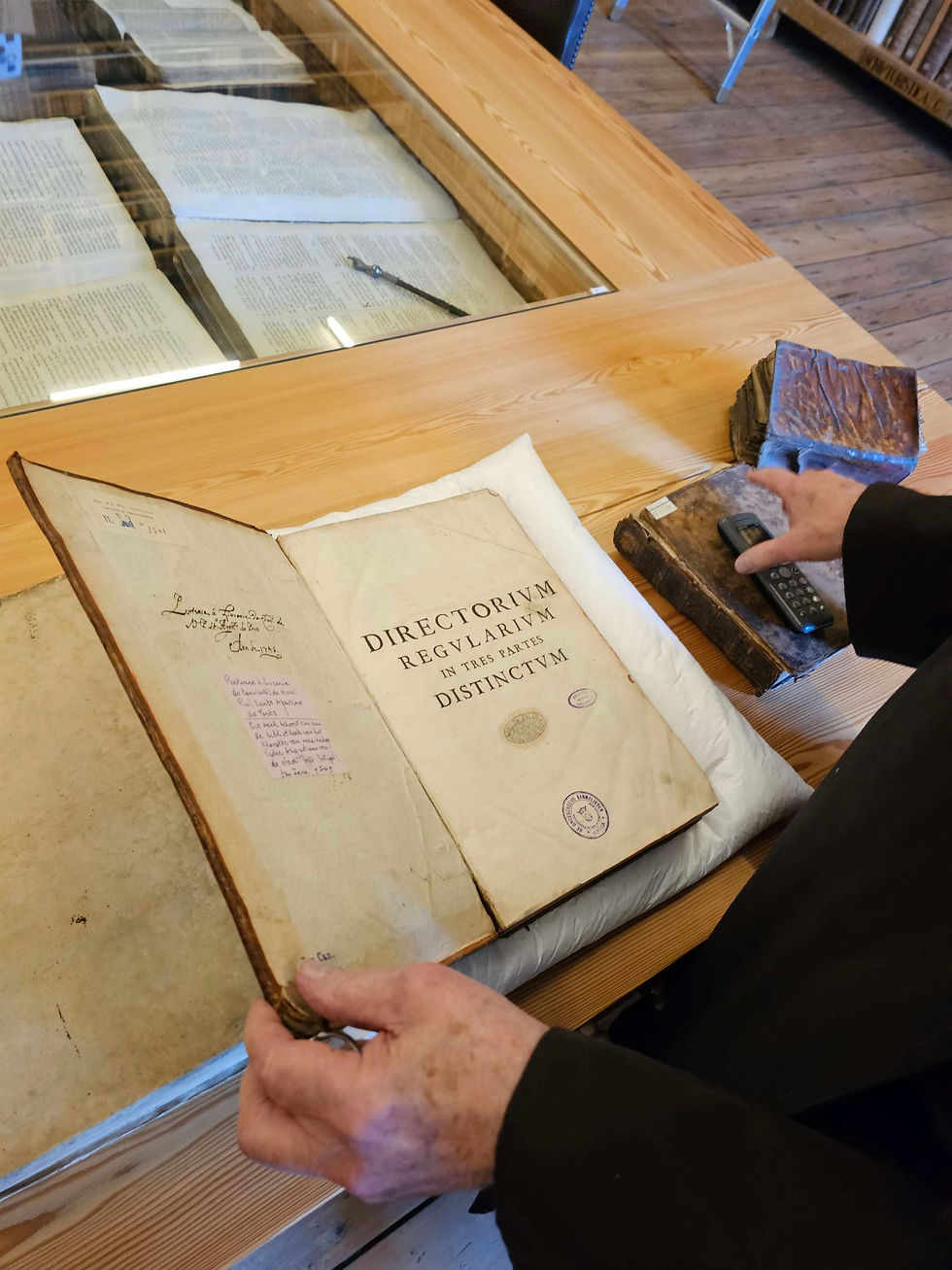 Livro em latim de 1666