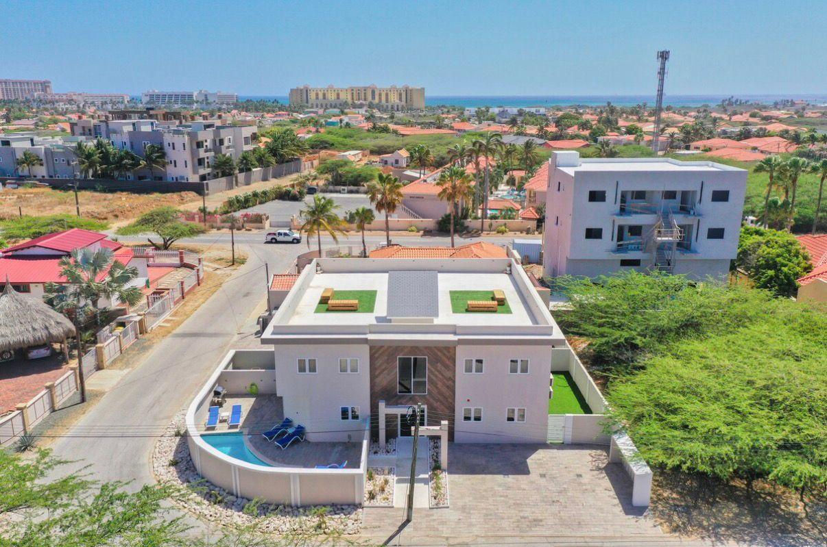Charming 2BR/2BA Ground-Floor Condo with Private Patio in Rooi Santo