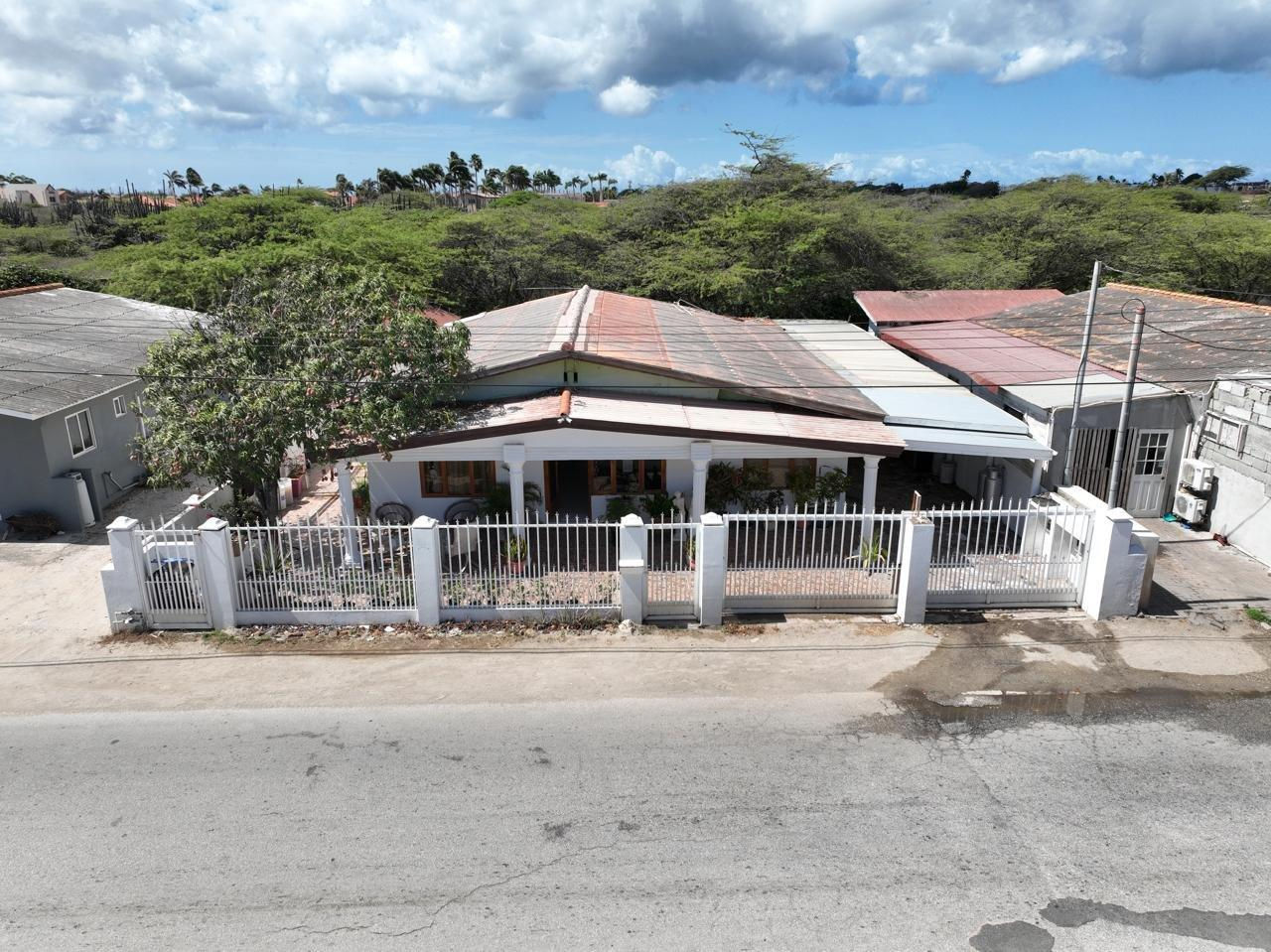 Ponton - 4-Bedroom Home for Sale