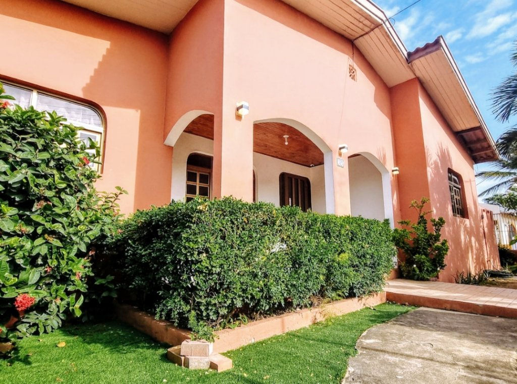 Oranjestad - 4-Bedroom Villa for Rent
