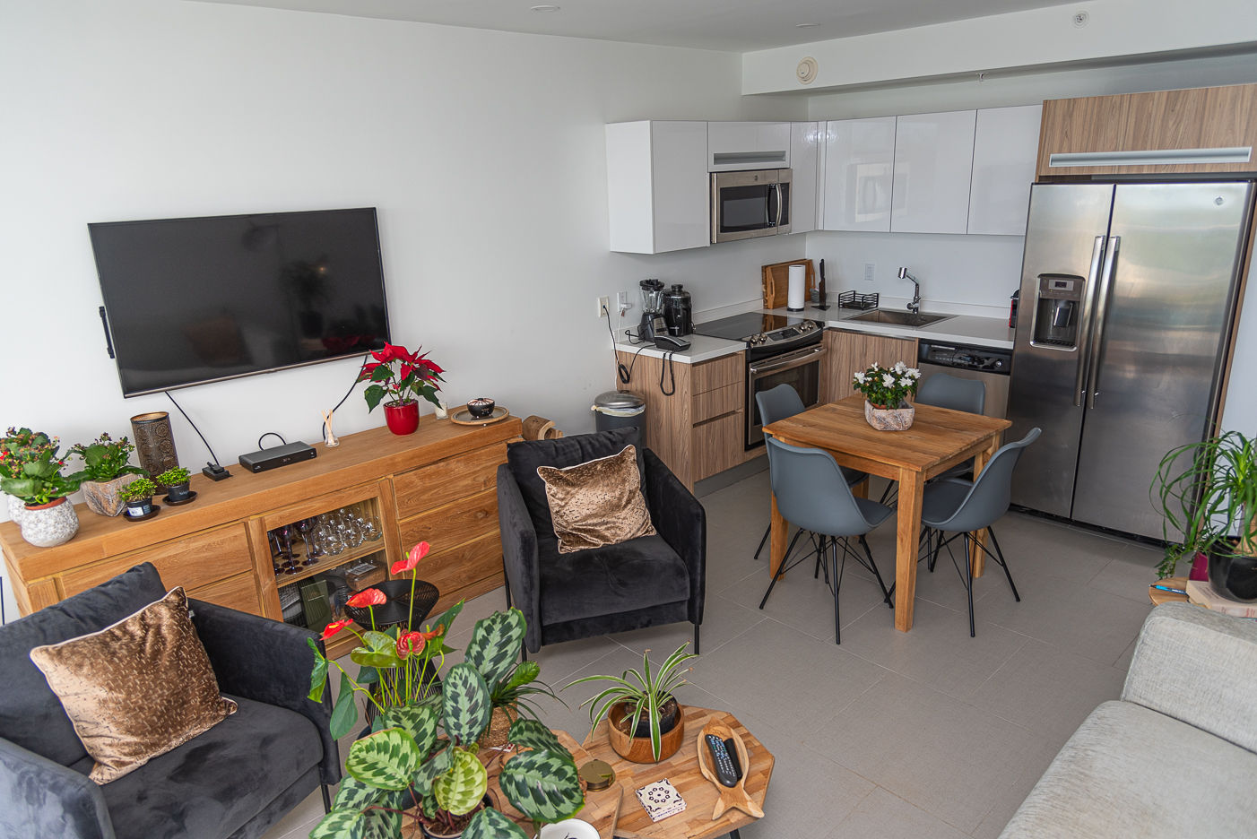 Eagle Beach - Beachfront Luxury Condo for Sale at Azure
