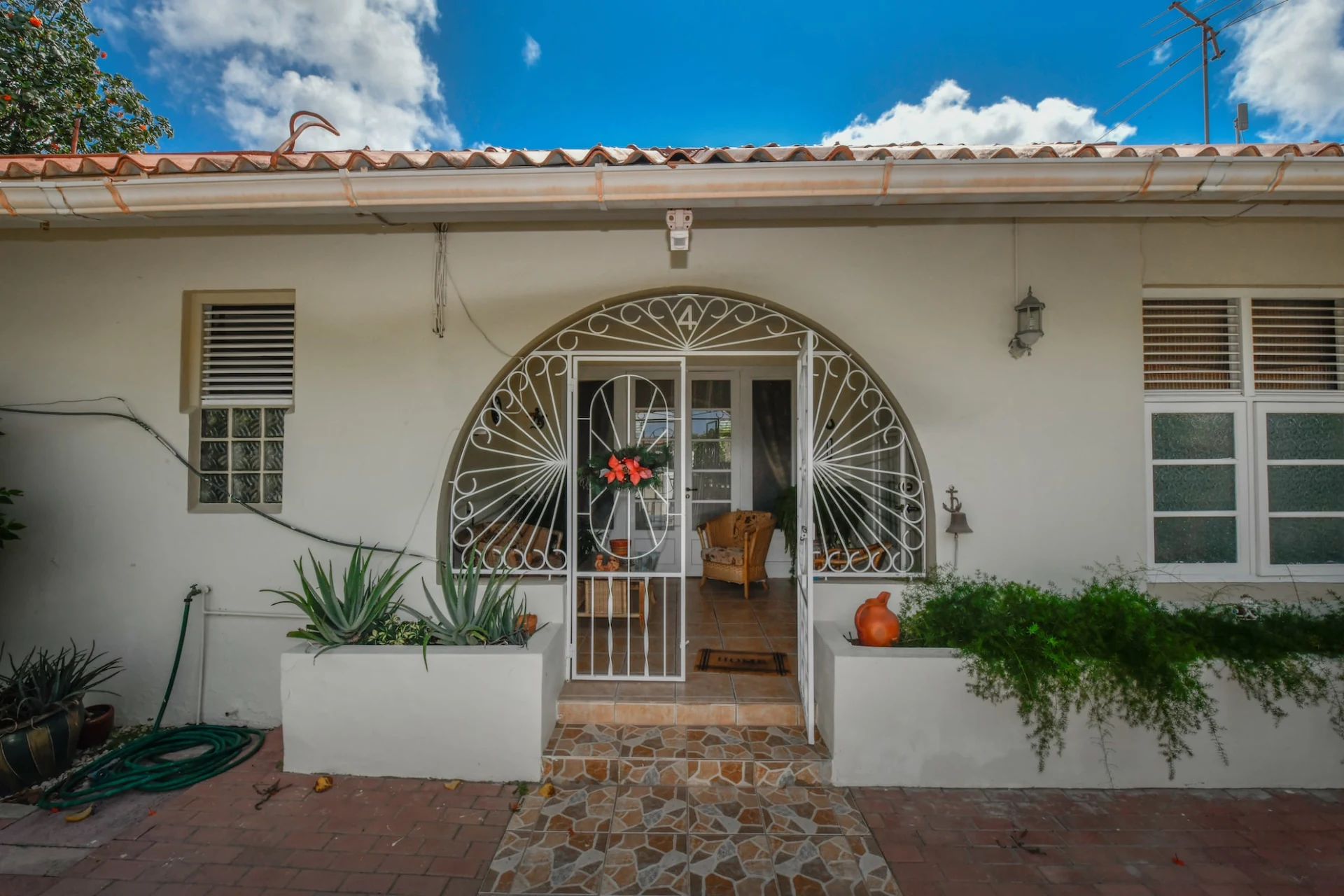 Dakota 4Bedroom, 2Bath Vintage House For Sale Aruba Island