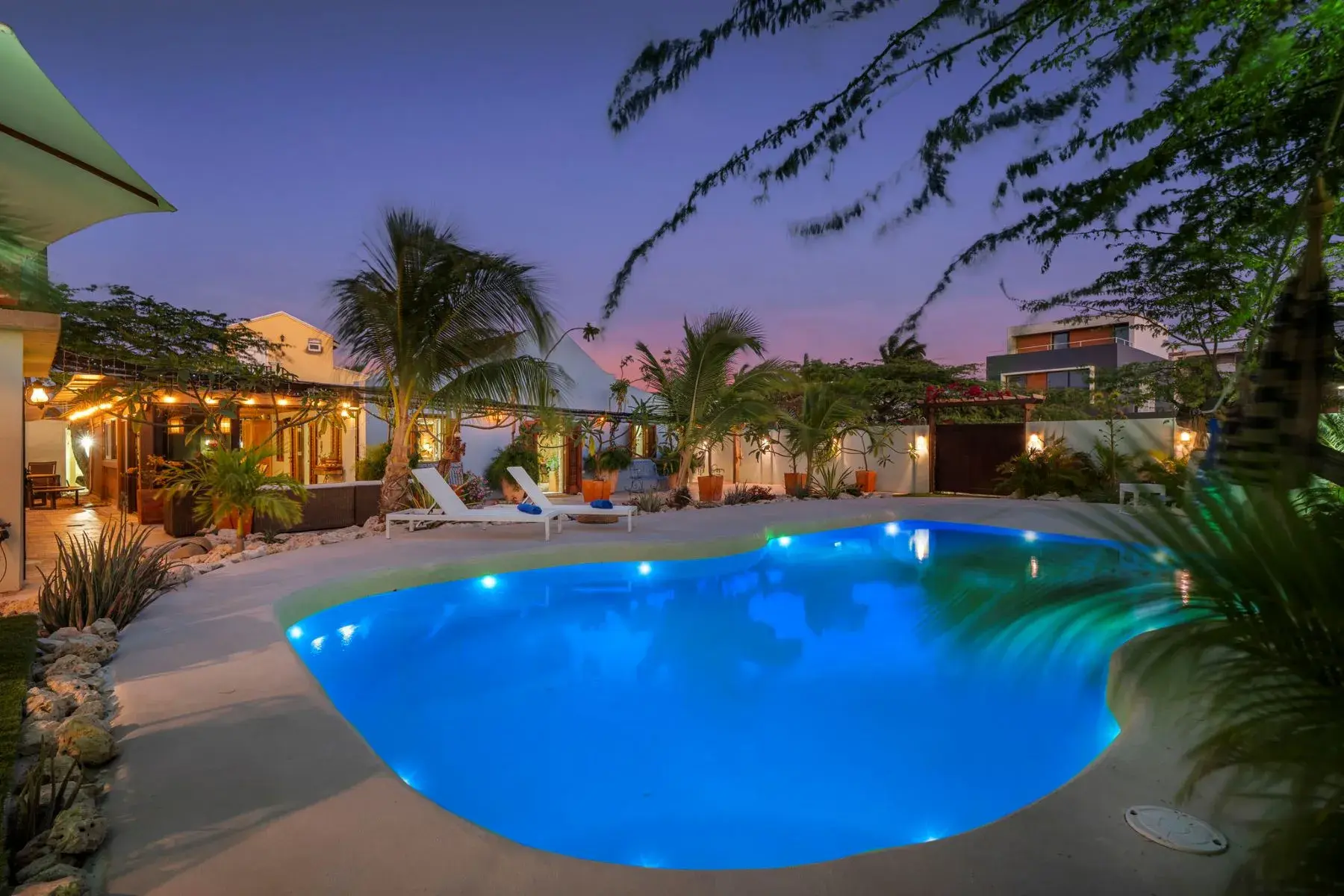 Beautifully Restored Coral Stone Home with Unique Sand Pool Noord, Aruba