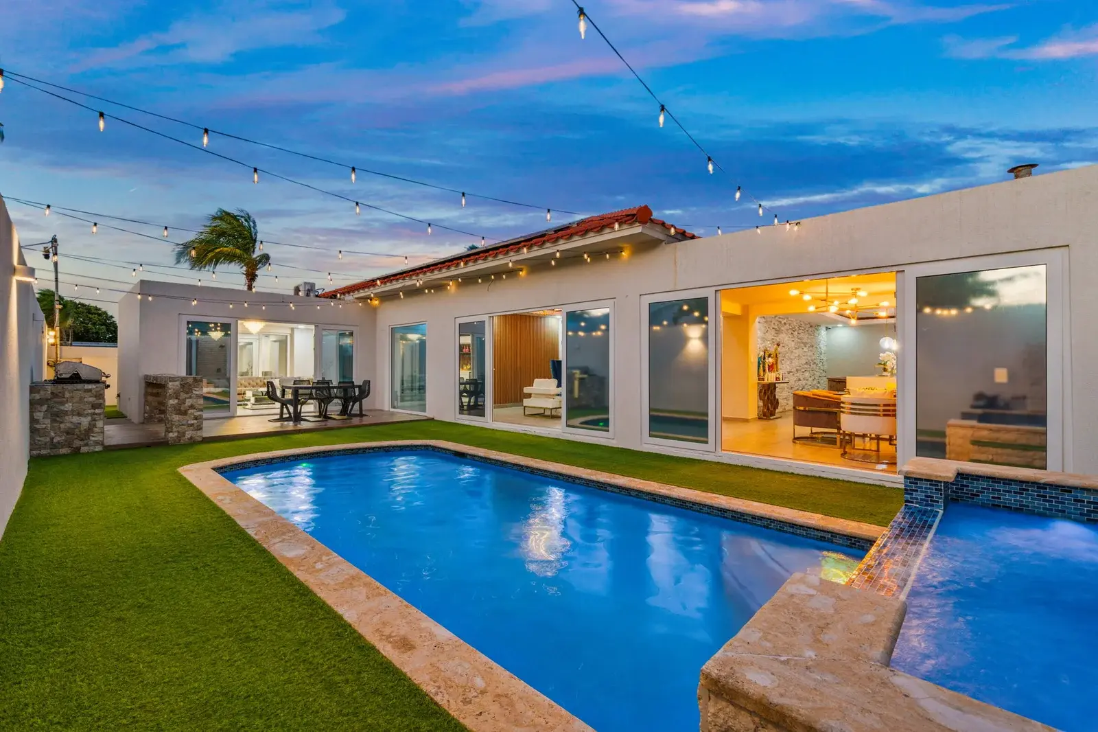 Oranjestad 4-Bedroom Fully Furnished Home with Pool