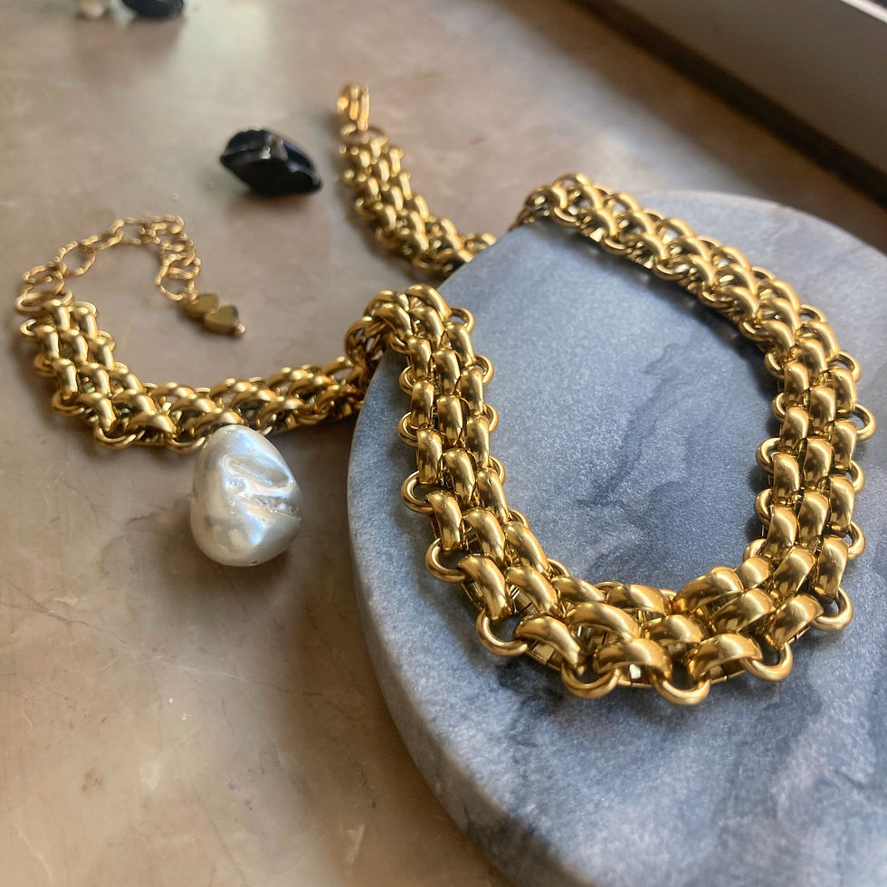 Thumbnail: DRAMA QUEEN in gold