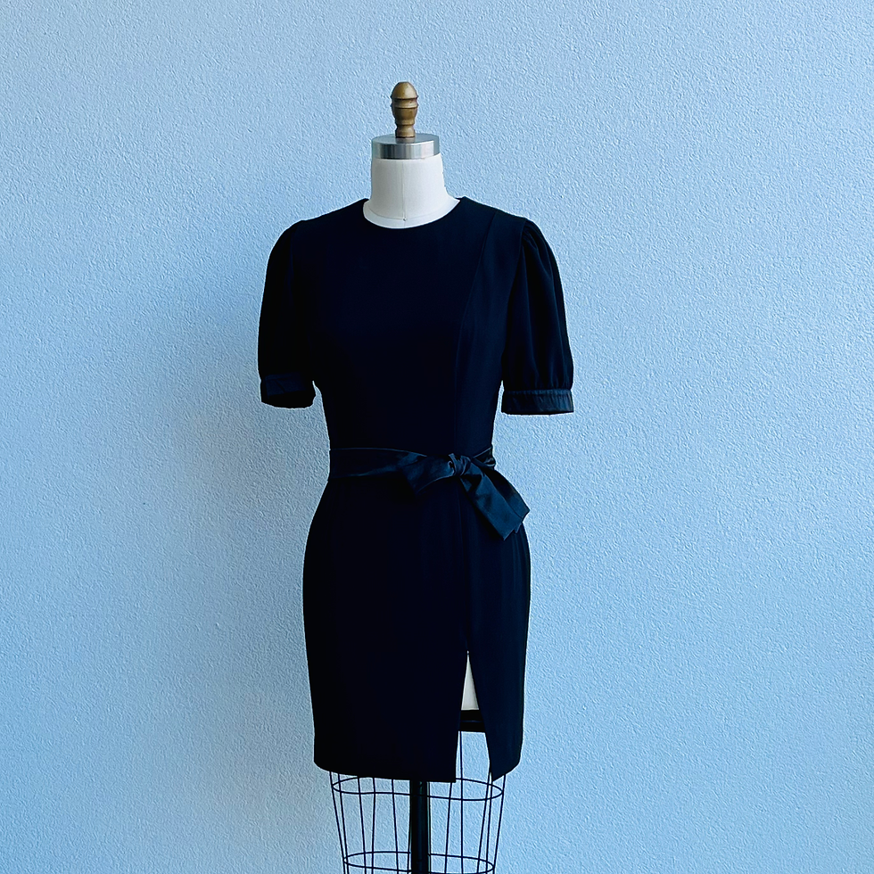 Thumbnail: Round neckline polyester dress with side split: Mimmie dress
